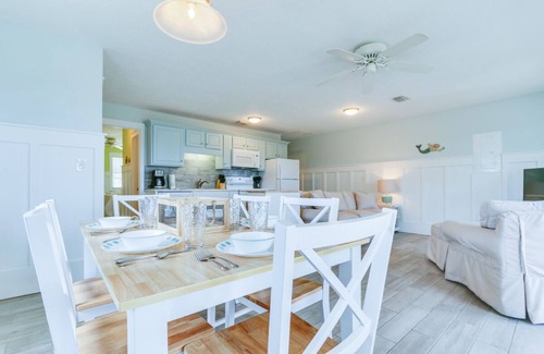Cape San Blas House | Fall Availability! Dog-Friendly! Screened-in Porch! Beach and Bay Access! Large Yard!