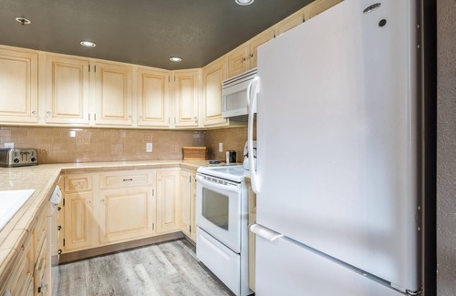 Mammoth Lakes House | Fall Availability! Ski-in/Ski-out Townhome! Private Hot Tub! Incredible Views!