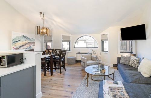 Telluride Condo | FALL COLORS ARE HERE! Lovely 2BR+loft/2Bath; pool/hot tub; Walk to everything!