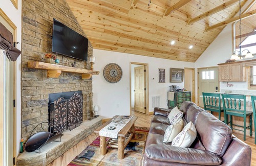 Murphy Cabin | Fall Colors, Deck & Fireplace: Murphy Mtn Retreat!