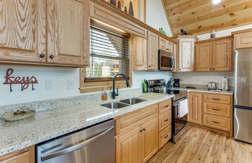 Murphy Cabin | Fall Colors, Deck & Fireplace: Murphy Mtn Retreat!