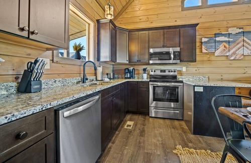 Sevierville Cabin | Fall Colors Outside Pool, Tub, Games & Dogs OK