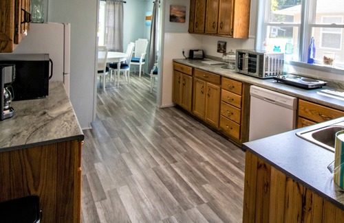 Paw Paw Lake Cottage | Fall Colors, Wineries, Breweries, Lake Michigan & Little Paw Paw Lake Beaches!