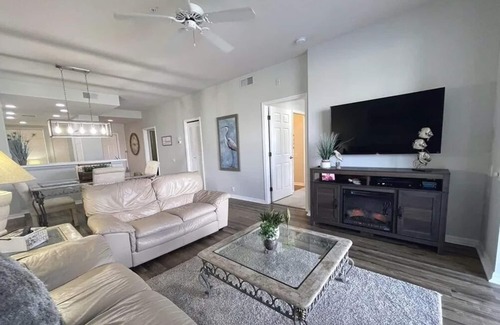 Tropical Cove Condo | Fall Country Club Golf Promotion! 2 Bed/Bath Beautiful Condo in Ft Myers