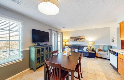 Table Rock Apartment | Fall Creek Resort Pond View Escape