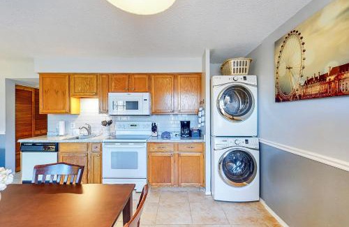 Table Rock Apartment | Fall Creek Resort Pond View Escape