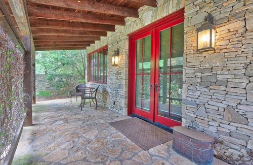 Buda House | Fall Creek Vineyards Wine Country Inn | Free Wine Tasting!