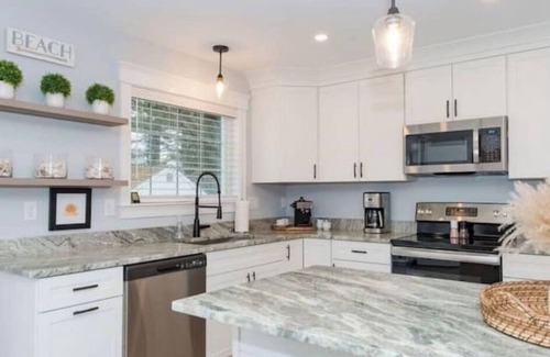 Ogunquit - Wells House | Fall Dates Kid & Dog Friendly Gas Firepit Beach Close Coffee Bar