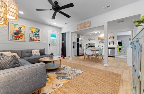 West Panama City Beach Cottage | *Fall Dates*-Large Private Pool-Fire Pit-Walk To Beach-Dog Friendly-King Beds
