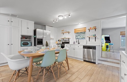 West Panama City Beach Cottage | *Fall Dates*-Large Private Pool-Fire Pit-Walk To Beach-Dog Friendly-King Beds