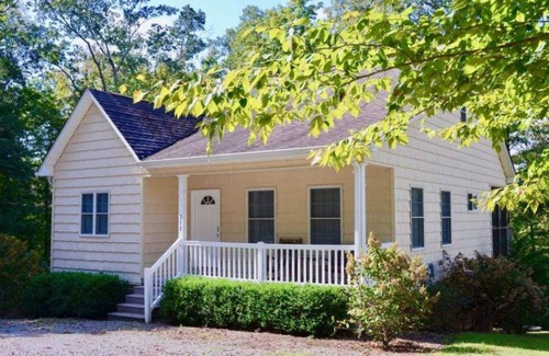 Jamestown House | FALL DATES OPEN🚤 🎉81 FIVE ⭐️ Reviews Golden Tee Golf, Ping Pong, Foosball table