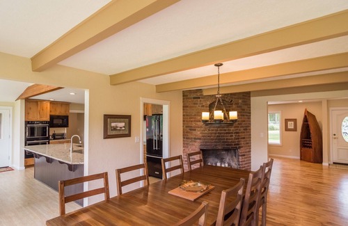 Roseburg House | Fall discounted rate: 10% off! Perfect for Family Gatherings!