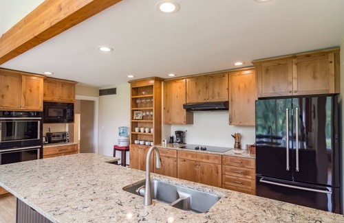Roseburg House | Fall discounted rate: 10% off! Perfect for Family Gatherings!