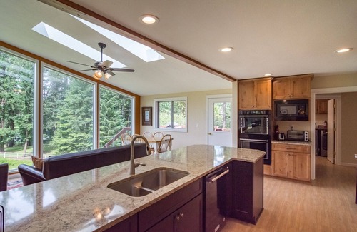 Roseburg House | Fall discounted rate: 10% off! Perfect for Family Gatherings!