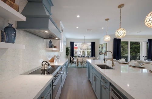 Bradenton Beach House | Fall discounts! Spacious 7-bedroom house in charming Bradenton Beach!