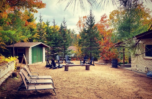 Tiny House | Fall Escape - dazzling colours & stunning beach