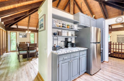 Beaverton Cabin | Fall Fall Forest Getaway | Fire Pit, BBQ & Forest Views