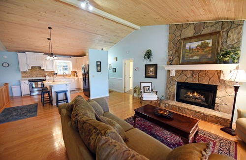 Blairsville House | FALL FESTIVAL PROMOTION BOOK 2 NIGHTS GET THE 3RD NIGHT FREE!n1 discount/booking