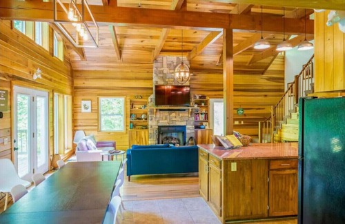 Hot Springs Cabin | 🔥 Fall Flash Sale –15% Off Waterfall deal Spacious 3 Bedroom Cabin Plus One Bedroom Beekeeper Cabin Waterfalls AWD or 4WD recommended