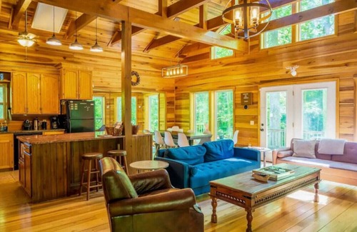 Hot Springs Cabin | 🔥 Fall Flash Sale –15% Off Waterfall deal Spacious 3 Bedroom Cabin Plus One Bedroom Beekeeper Cabin Waterfalls AWD or 4WD recommended