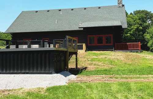 Rogers Cabin | Fall Foliage Cabin on Creek,Gravel Trail, Hot Tub&Sauna on 6acres 12 mins to DTR
