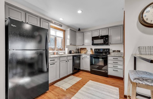 Tannersville House | Fall foliage is here. Enjoy the best unit on the mountain and it's amenities.n
