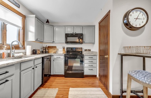 Tannersville House | Fall foliage is here. Enjoy the best unit on the mountain and it's amenities.n