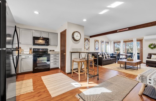 Tannersville House | Fall foliage is here. Enjoy the best unit on the mountain and it's amenities.n