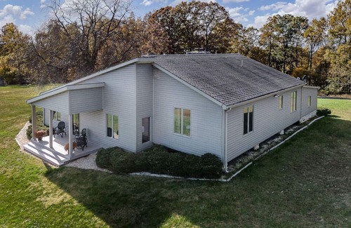 Fairfield House | Fall Foliage Views + Hot Tub Escape near WLU & VMI at Sunrise Ridge
