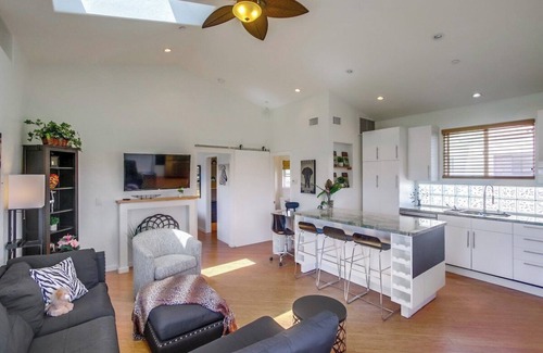 Bay Park Cottage | Fall fun at Safari Bay Hideaway-pet friendly yard!