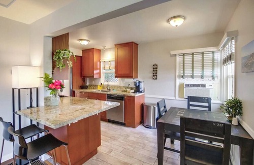 Bay Park House | Fall fun @ Dolphin Bay Hideaway pet-friendly yard!