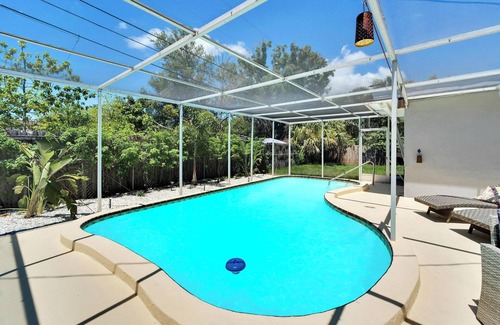 St. Petersburg - Clearwater House | Fall Fun for All | Family & Pet Pool Retreat St. Pete