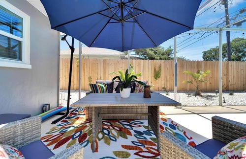 St. Petersburg - Clearwater House | Fall Fun for All | Family & Pet Pool Retreat St. Pete
