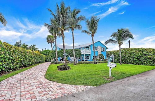 Fort Pierce Shores House | Fall Getaway Specials | Surfside Beachfront Escape
