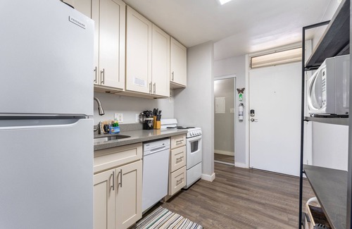 Kihei Apartment | 🏝️😎🏄🏻‍♀️Fall in Maui-Cute Studio across the Beach, pool, hot tub, wifi