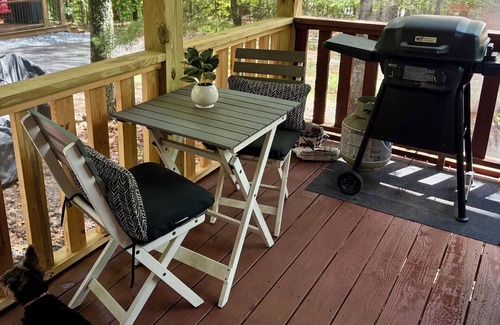 Murphy Cabin | Fall Into Comfort – Tranquil, Pet-Friendly Cabin with Fresh Dates Available!