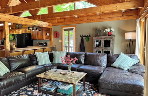 Lake Toxaway Cabin | Fall is Coming. It's Hot Tub Season! InTOXication is Waiting for You!