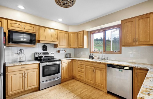 Shawnee House | FALL LEAF PEEPERS, it is almost TIME! fishing, hot tub and room to roam!