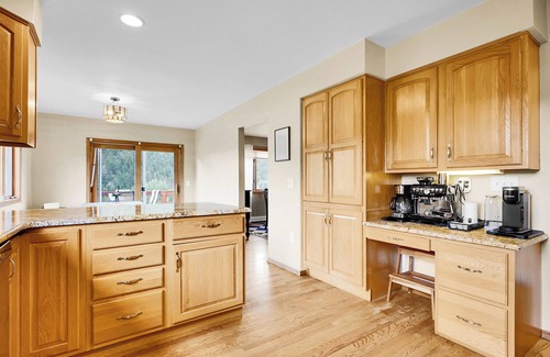 Shawnee House | FALL LEAF PEEPERS, it is almost TIME! fishing, hot tub and room to roam!