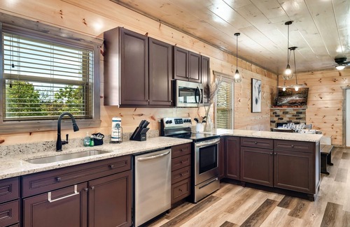 Sevierville Cabin | Fall Moments Cozy Tub, Scenic Yard & Game Time