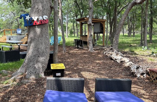 Canyon Lake House | Fall N Luv: Bumblebee Secluded Modern Tiny Home! Dog Friendly!