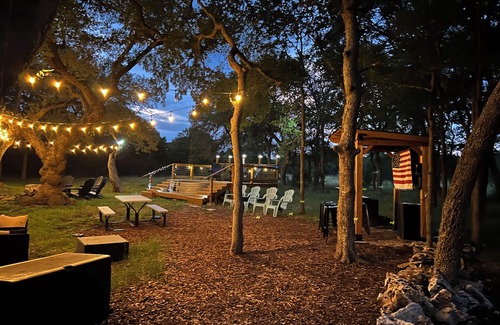 Canyon Lake House | Fall N Luv: Bumblebee Secluded Modern Tiny Home! Dog Friendly!