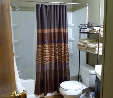 Eureka Springs House | Fall Ozark Mountains Getaway 4Bd 2Ba Country House Minutes From Eureka Springs, Beaver Lake & Dam and the White River