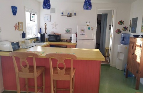 Nags Head Apartment | Fall Rates are Back! Charming Spacious Bungalow. Lots of thoughtful extras!