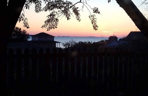 Nags Head Apartment | Fall Rates are Back! Charming Spacious Bungalow. Lots of thoughtful extras!