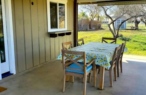 Exeter House | Fall Relaxation, National Parks, Home in the Orchards in Quaint Exeter