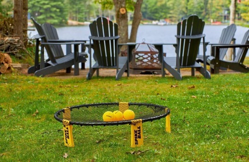 Gravenhurst Cabin | Fall Retreat Fire Pit, Games, Waterfront