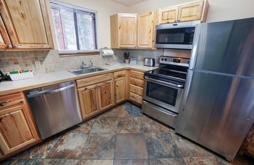 Fall River Estates Cabin | Fall River Cabin - dog friendly