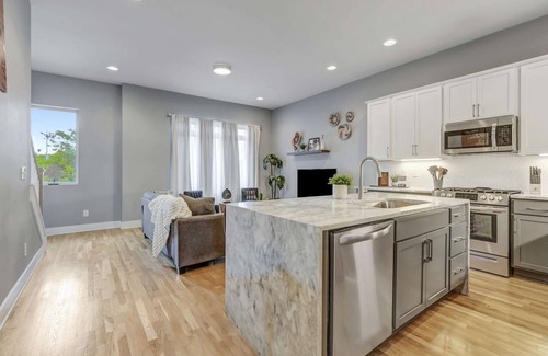 Haynes Area House | Fall rooftop deck, game room, fire pit near Broadway & Nissan Stadium