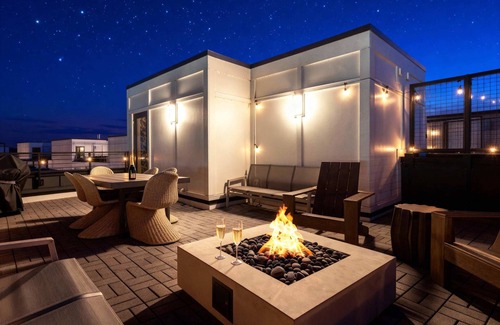 Talbot's Corner House | Fall rooftop fire pit, skyline views, chef's kitchen near Broadway